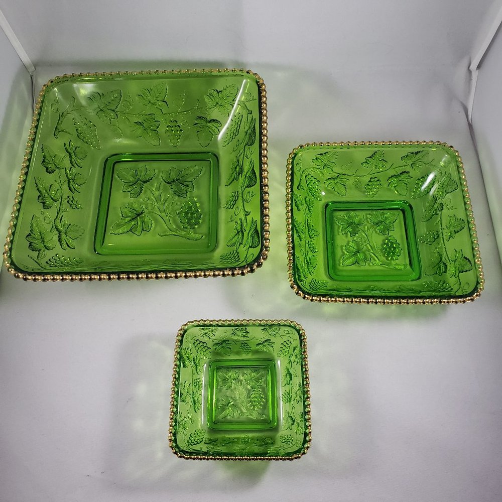 EAPG US Glass Emerald Green Beaded Grape "California" Square Bowl Set ca. 1899